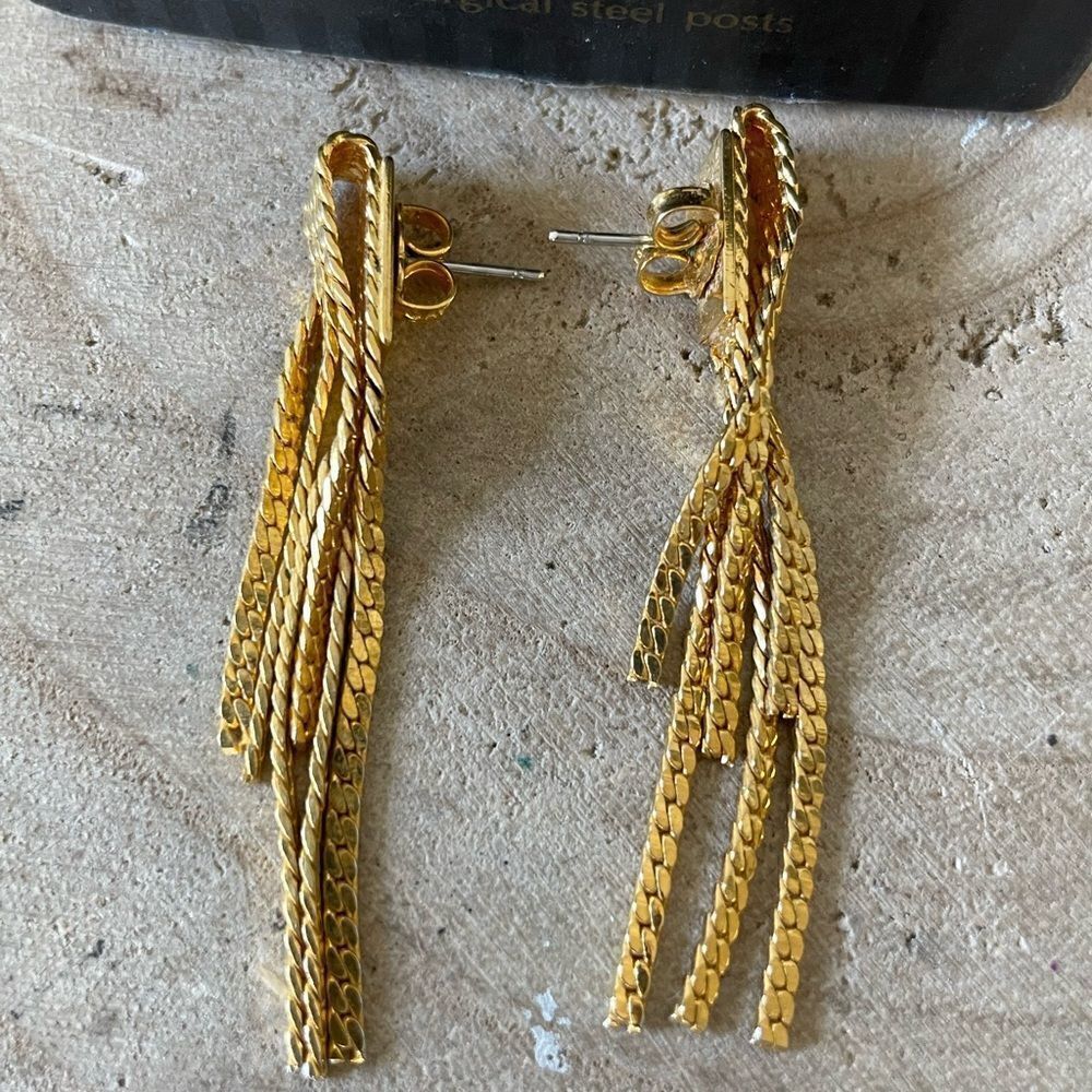Avon Shimmering Chain Earrings - Picture 4 of 4
